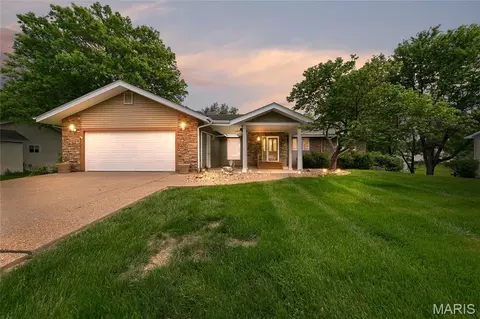 21 Savoy Dr, Lake Saint Louis, MO 63367