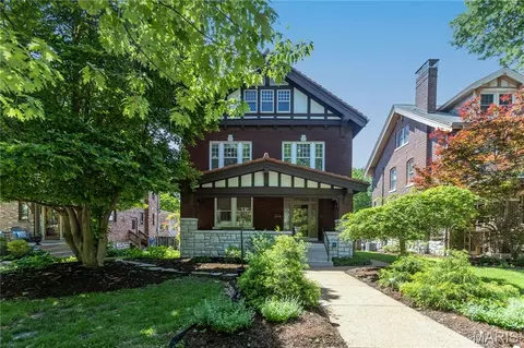 6922 Kingsbury Blvd, University City, MO 63130
