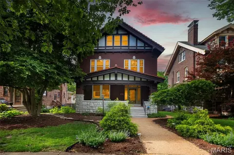 6922 Kingsbury Blvd, University City, MO 63130