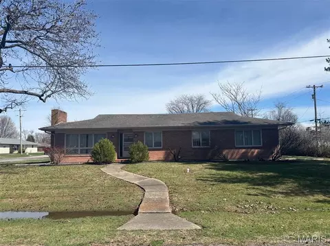 614 N Oak St, Vandalia, MO 63382