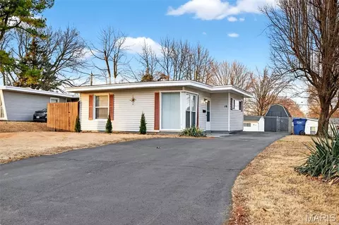 19 Marquette Dr, Florissant, MO 63031