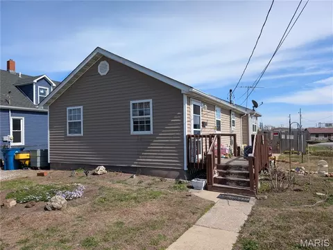 112 Virginia St, East Alton, IL 62024