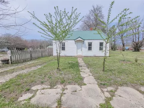 307 W Eldon St, Saint James, MO 65559