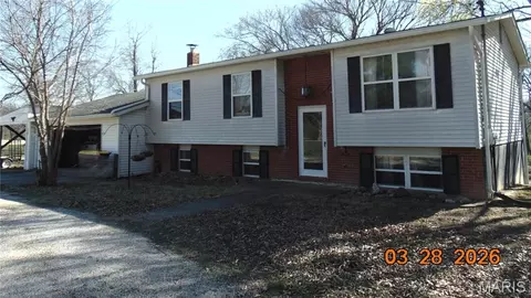 8711 7 Hills Dr, Alton, IL 62002