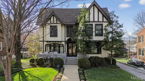 727 Yale Ave, University City, MO 63130