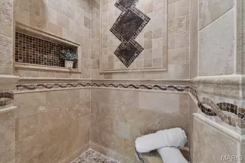 Bath - 948 Emerald Oaks Ct, Eureka, MO 63025 photo 5 of 6
