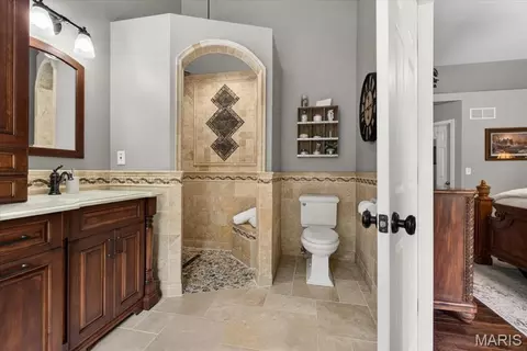 Bath - 948 Emerald Oaks Ct, Eureka, MO 63025 photo 4 of 6
