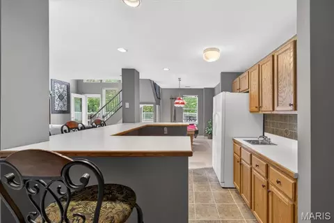 Kitchen - 948 Emerald Oaks Ct, Eureka, MO 63025 photo 5 of 5