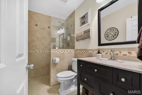 Bath - 948 Emerald Oaks Ct, Eureka, MO 63025 photo 6 of 6