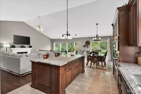 Kitchen - 948 Emerald Oaks Ct, Eureka, MO 63025 photo 4 of 5