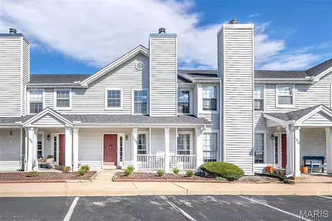 1408 Whispering Creek Dr, Ballwin, MO 63021