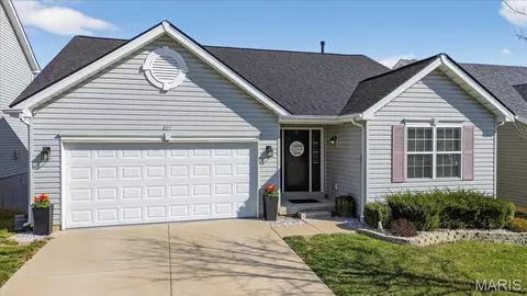 Exterior - 207 Bluestem Ln, O'fallon, MO 63366 photo 1 of 9