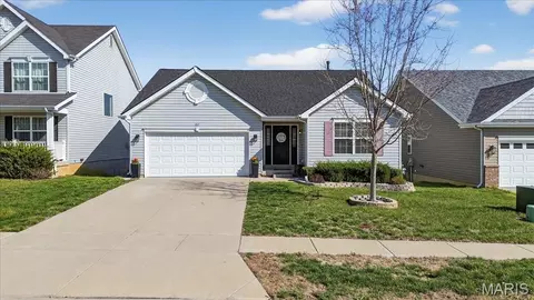Exterior - 207 Bluestem Ln, O'fallon, MO 63366 photo 4 of 9