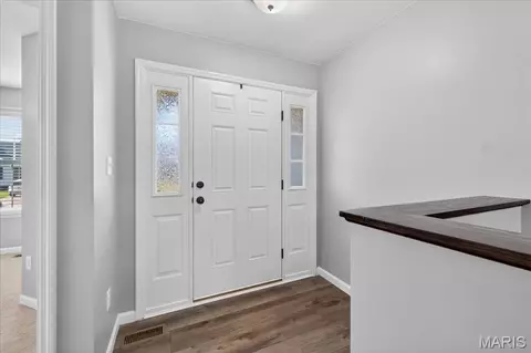 Entry Way - 207 Bluestem Ln, O'fallon, MO 63366 photo 3 of 11