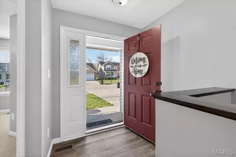Entry Way - 207 Bluestem Ln, O'fallon, MO 63366 photo 2 of 11