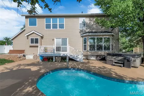 147 Foxtail Dr, Saint Charles, MO 63303
