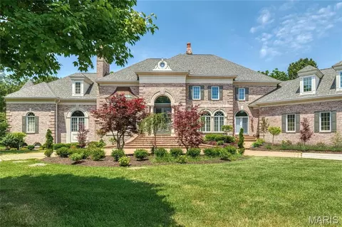 1103 Highland Pointe Dr, Saint Louis, MO 63131