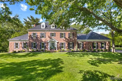 2 Delvin Ct, Saint Louis, MO 63141