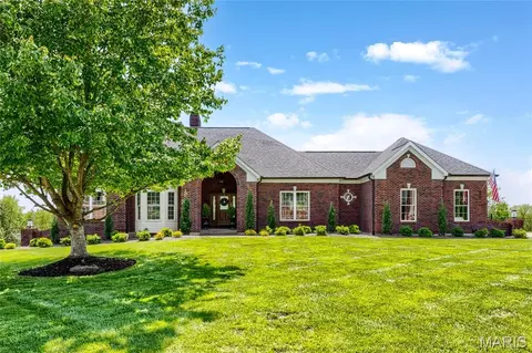 5335 Lancelot Dr, Weldon Spring, MO 63304