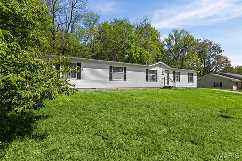 22 Brown Dr, Fairview Heights, IL 62208