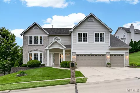 650 Palisades View Dr, Eureka, MO 63025