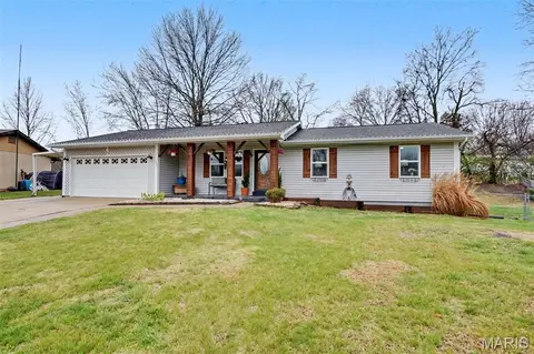605 Lincoln Ct, Warrenton, MO 63383