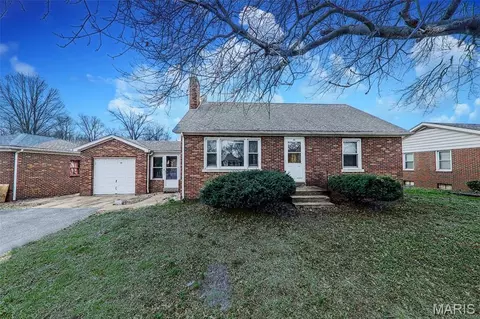 301 N Belt E, Belleville, IL 62226