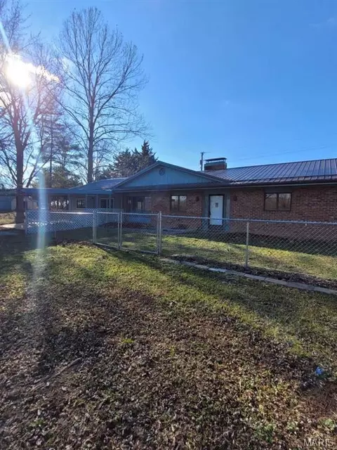 32730 Henley Lake Dr, California, MO 65018