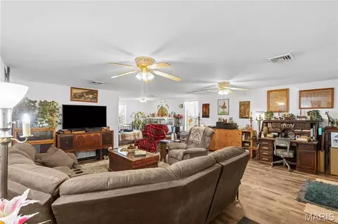 Living - 345 Robin Ln, Saint Clair, MO 63077 photo 1 of 2