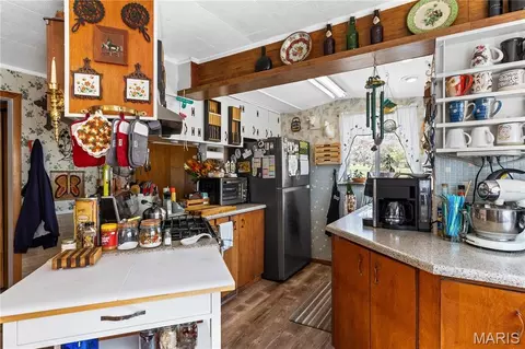 Kitchen - 345 Robin Ln, Saint Clair, MO 63077 photo 6 of 7