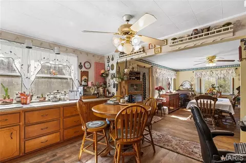 Kitchen - 345 Robin Ln, Saint Clair, MO 63077 photo 4 of 7