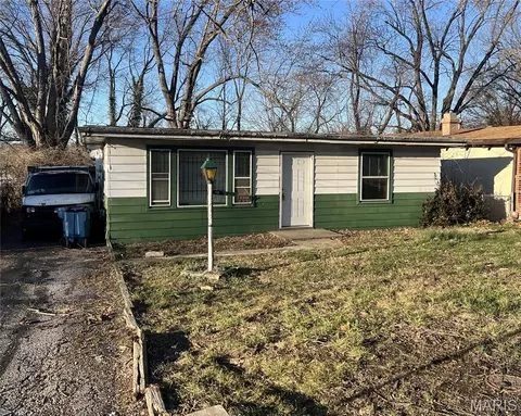 7497 Rowles Ave, Saint Louis, MO 63135