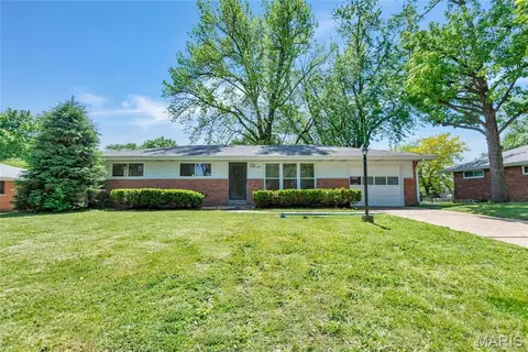 1305 Clearview Dr, Saint Charles, MO 63303