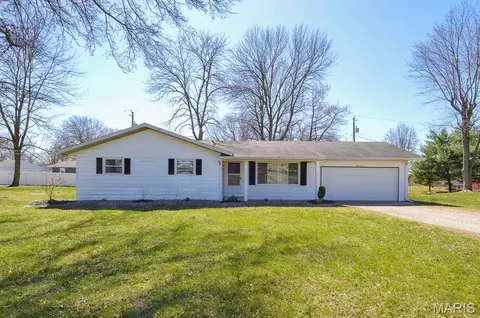 301 W Oak St, New Baden, IL 62265