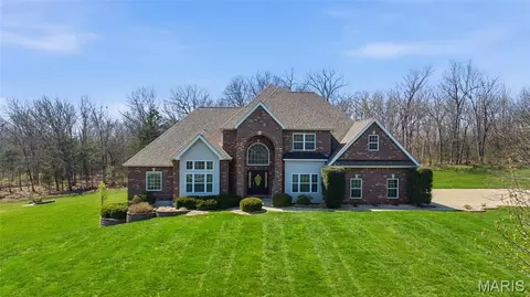 251 Lake Forest Dr, Troy, MO 63379