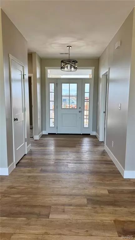 Entry Way - 205 E Larkspur Ct, Hannibal, MO 63401 photo 1 of 1