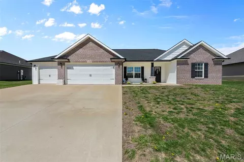 830 Lochinvar Ln, Cape Girardeau, MO 63701