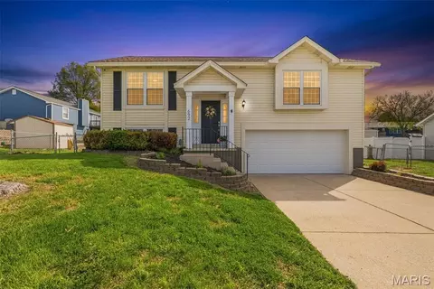 692 Glenshee Dr, Wentzville, MO 63385