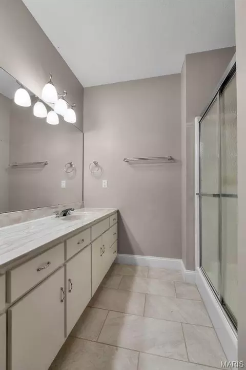 Bath - 2305 Saint Andrews Cts, Jackson, MO 63755 photo 3 of 4