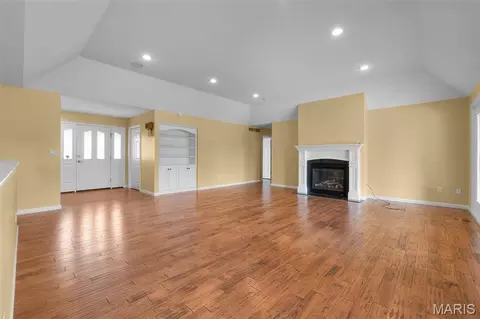 Living - 2305 Saint Andrews Cts, Jackson, MO 63755 photo 2 of 5