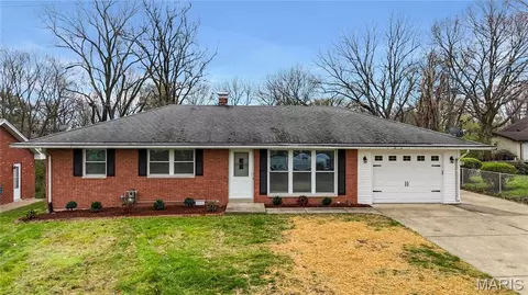 100 Debbie Dr, Collinsville, IL 62234