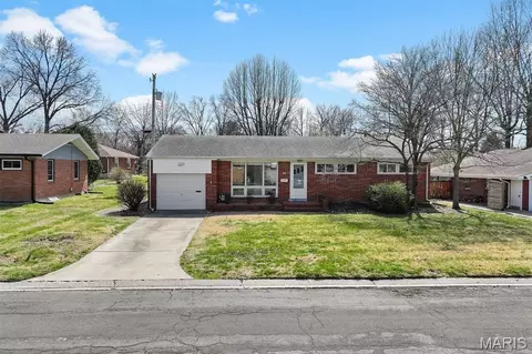 628 Roanoke Dr, Edwardsville, IL 62025