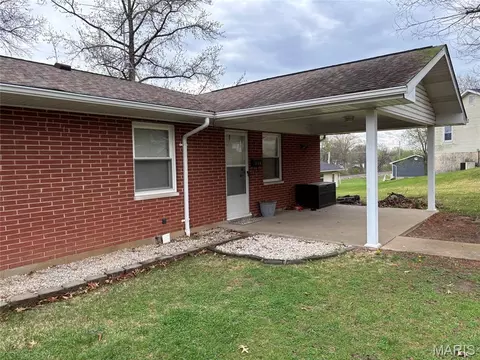 510 Rose Ln, Festus, MO 63028