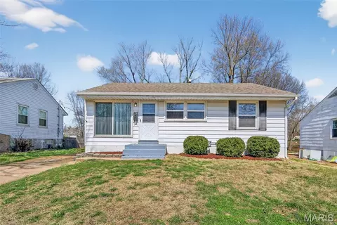 325 Lancashire Rd, Saint Louis, MO 63137