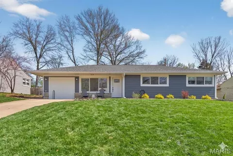 128 Embassy Ln, Saint Louis, MO 63122