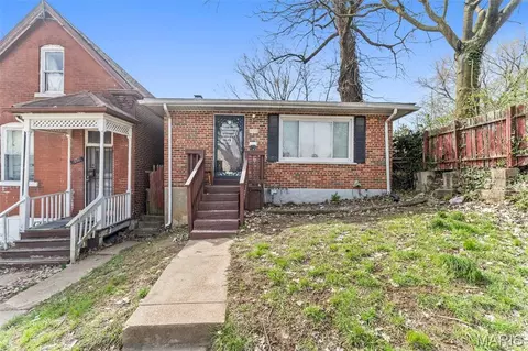 858 Canaan Ave, Saint Louis, MO 63147