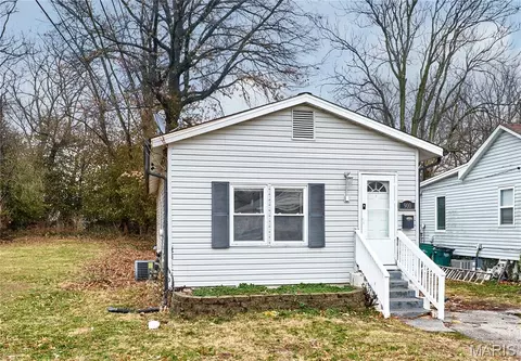 900 N Elm Ave, Webster Groves, MO 63119