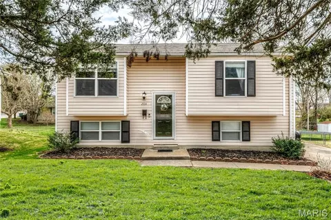 204 Lewis St, Wentzville, MO 63385