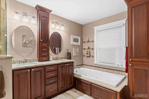Bath - 898 Westerfield Dr #1, Saint Charles, MO 63304 photo 2 of 4