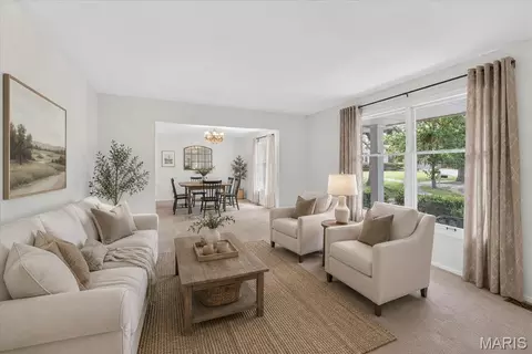 Living - 7 Springlake Ct, Ballwin, MO 63011 photo 2 of 9